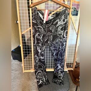 ROMWE Monochrome Snake and Rose Print Pants size 3xl